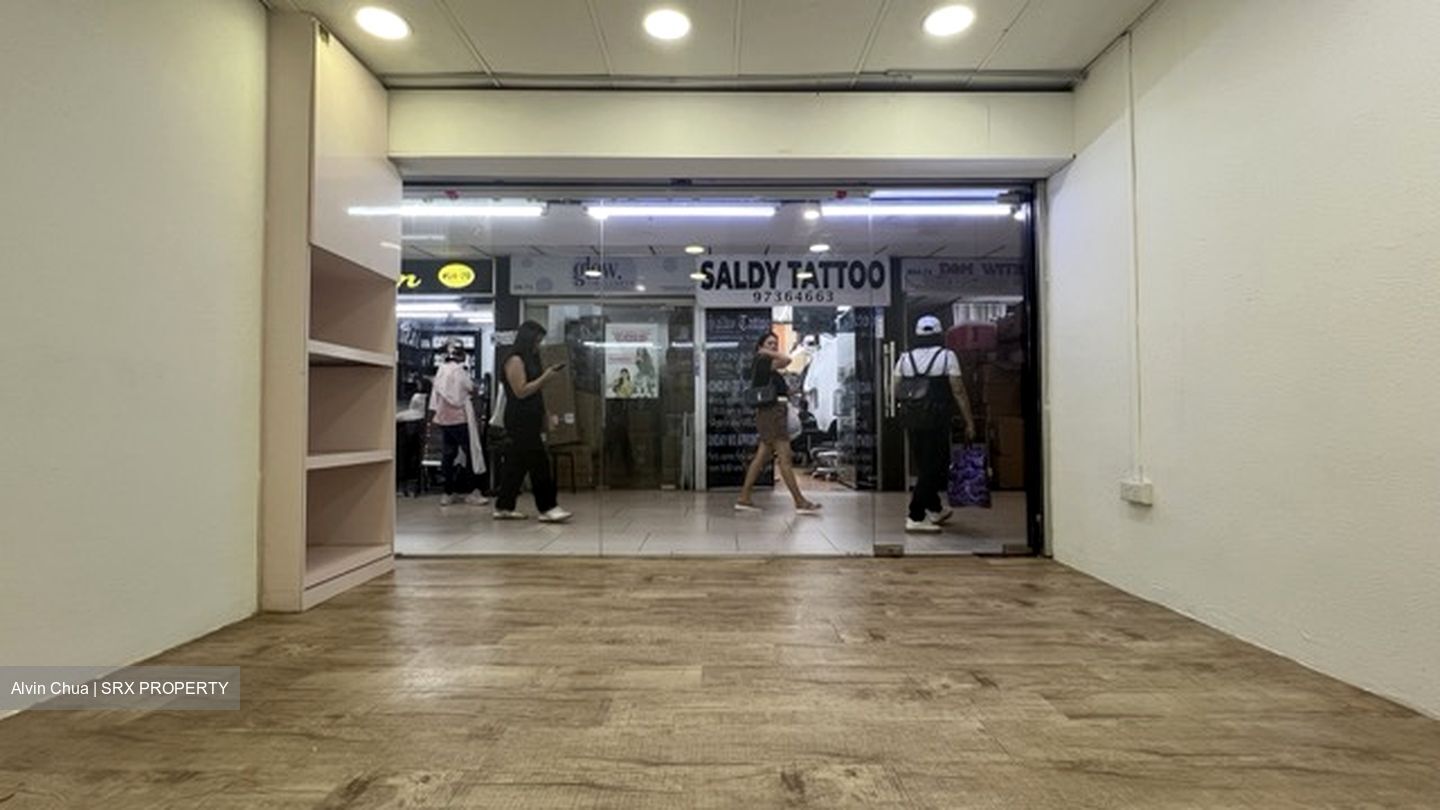 Lucky Plaza (D9), Retail #563192561